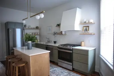Beautiful 4bd, 2. 5ba Lancaster Center City Townhome