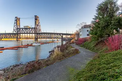 Image de Renovated waterfront condo near the Pearl District