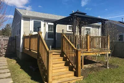 Image de Walking distance to Private Beach! Charming Cottage North of Cape Cod.
