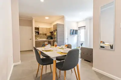 Image de Promo 5% Weekly/10% Monthly Dis\nWalking distance to beach, and Renaissance Mall