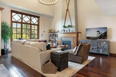 Image de The Ascent #404~2000sf Luxury Penthouse in Bc and Vail with Private Ski Shuttle