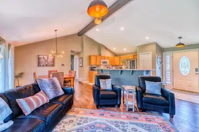 Image de Foxtail Cabin ~ Hot Tub, Dog-friendly, Near Breck!