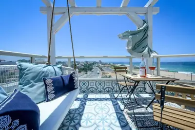 Image de Authentic Beachfront Apartment