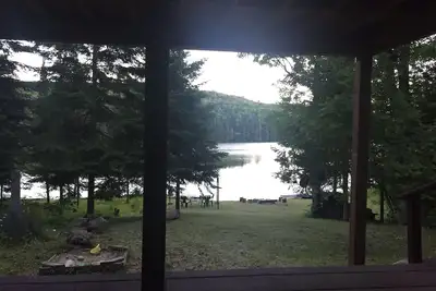 Image de Tranquil Lakeside Setting