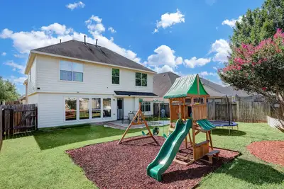 Image de Family friendly home with king suite, and private office