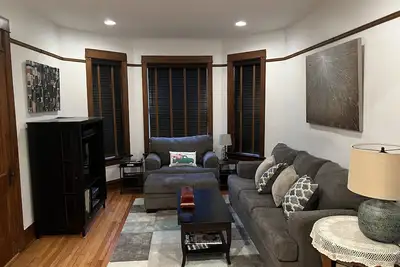 Image de Stylish, Inviting 2-Br near Logan Square and Wrigley Field