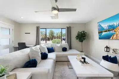 OldTown Scottsdale Sleeps 14 HotTub+Grill+MiniGolf+CornHole