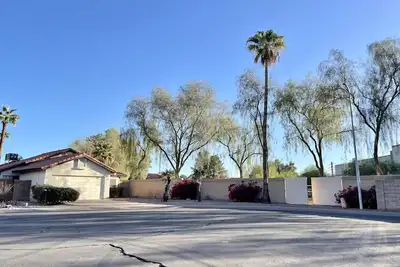 Image de Cozy entire residential home with natural light