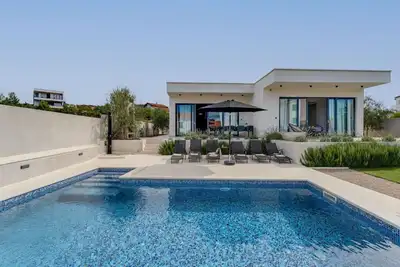 Image de Belle maison de vacances privée avec climatisation, piscine privée, Wifi, Tv, terrasse, parking
