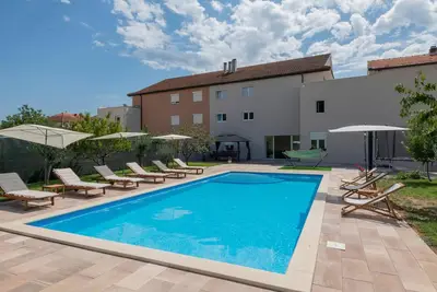 Image de Superbe maison à Imotski avec jacuzzi