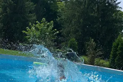 Image de Enjoy the Country Retreat to unwind & relax in the heart of the city.