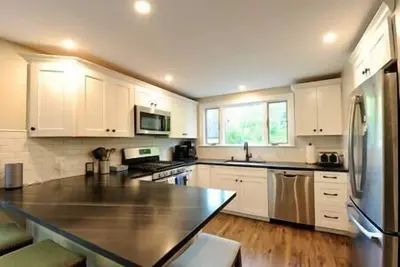 Image de Eville Creekview Townhome Ski Bike Golf w/ Hot tub