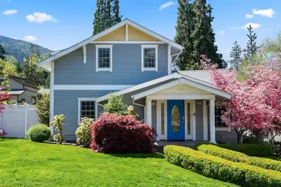 Image de Indulgent Retreat: 3 King Suites, Pool & Hot Tub