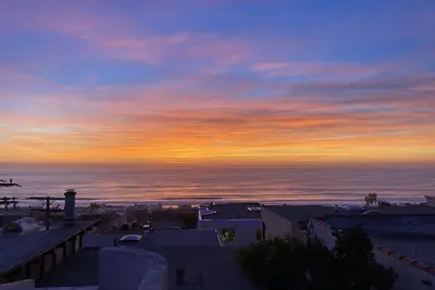 Image de Boho beach cottage walk street right near Pier few blocks to beach