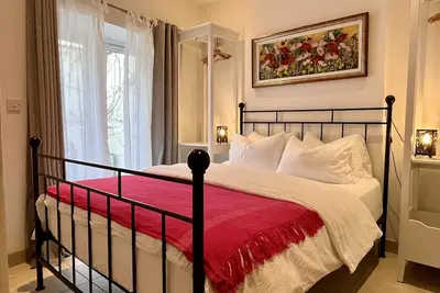 Image de Cosy cottage, short walk to beach and restaurants