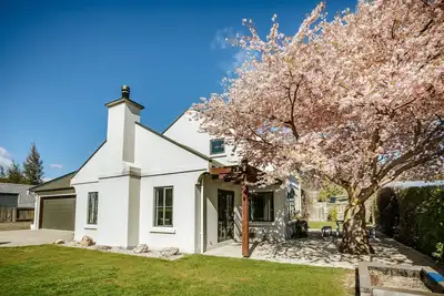 Image de Kokomea House - Wanaka Holiday Home