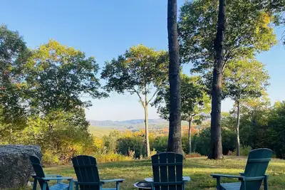 Image de Spacious Custom 5 Bed Home Minutes to Mt. Sunapee! Garage, Hot Tub, Game Room!