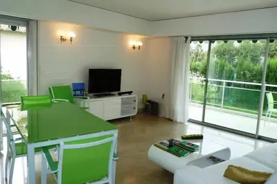 Image de Three bedroom, two bathroom apartment in Cannes with large terrace - 880