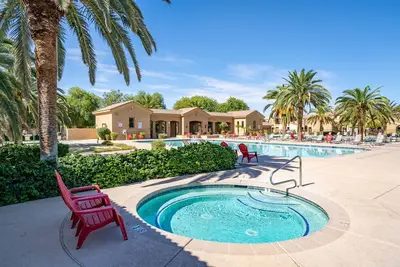 Image de Upscale Condo | Min from Shopping and Restaurants