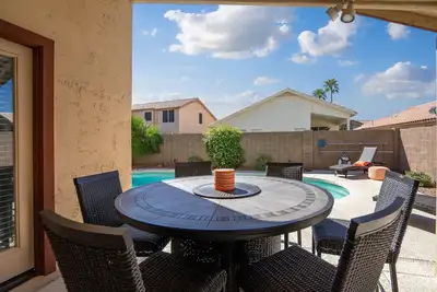 Image de Peoria Family Pool Home • Fire Pit & Bbq