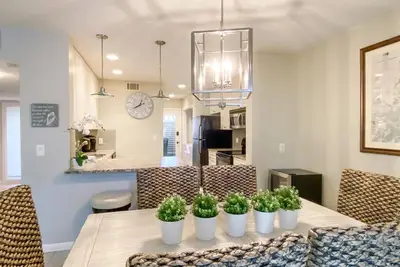 Image de Two-story, Golf views Villa, Sleeps 8, in the heart of Harbour Town