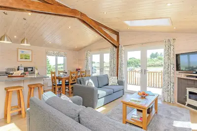 Image de Luxurious lodge with stunning countryside views.