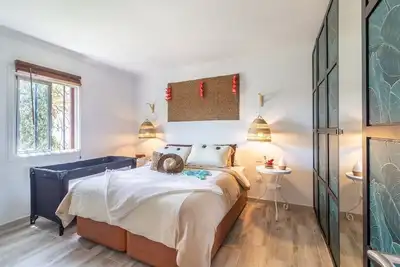 Bungalow 10 minutes from the beach with sea views Wifi Swimming Pool Free Parking