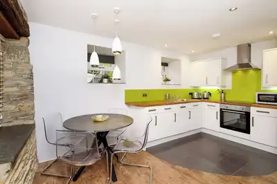 Image de Combining the traditional with the ultra-modern, Wharley offers comfort and style in abundance.