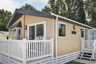 Image de Modern, spacious lodge with double and twin rooms.