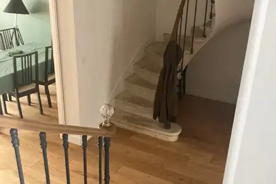 Image de Maison Familiale Avec Piscine Dans Quartier Calme