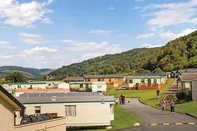 Image de Stylish and modern caravan with one double and one twin.