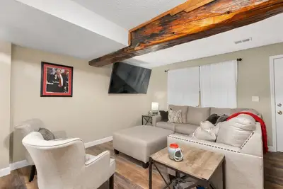 Image de Cheerful 4-Bedroom- Walking Distance to The Shoe