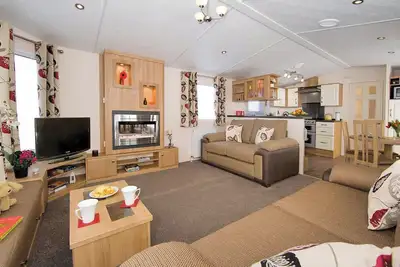 Image de Top of the range 12ft-wide caravan with one double and one twin.