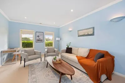Villa Avisa: 3 minute walk to White's Beach