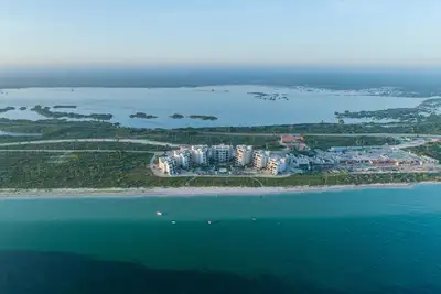 Image de Beach, Jungle, Cenotes, Ruins, Marina all within 5 km