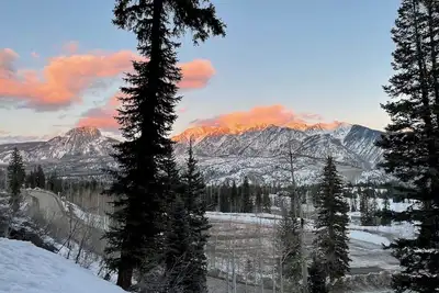 Image de Steps to the lift. All the comforts of home. Amazing views from both floors!