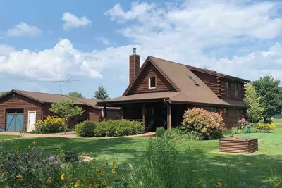 Image de Log Cabin on the channel to Lake Poygan
