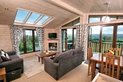 Image de Timber clad holiday home with one double and one twin.