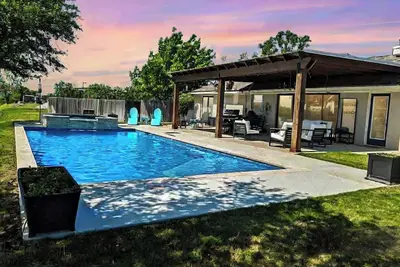 Image de Private Pool/Hot Tub at Honey Farms: Near Baylor and Silos!