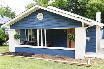 Image de Cute Family House - Close to everything, 10 minutes to downtown Bhm!