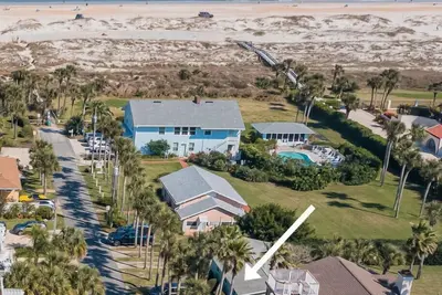 Image de Newly Renovated Ground floor 1br + Office/Den Cottage on Oceanfront Property with Pool Access, Pet Friendly