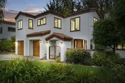 Image de Luxury Santa Cruz Villa: Beachside Paradise with New Hot Tub & Fast Wi-Fi