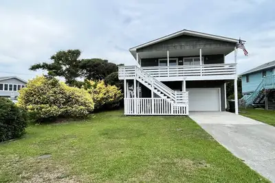 Image de Cozy 3 Bedroom Cottage in Nags Head -- Extra Apt with Br + Ba Available