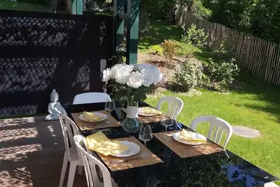 Image de Superbe appartement 2 chambres centre ville au calme avec extérieurs et garage