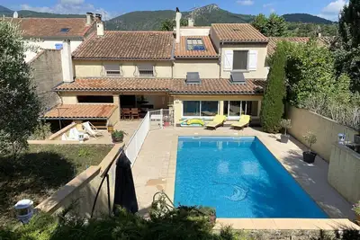 Image de Maison de famille (piscine, jacuzzi et sauna)