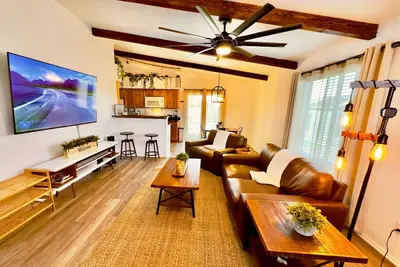 Image de Laura Way · Peaceful, 3br+King Home W/Bbq, Fire Pit & Huge Tv!