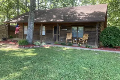 Image de Lake Cumberland Log Cabin minutes from Lee's Ford Marina and Pulaski County ParK