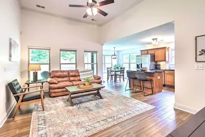 Image de Family-Friendly Calera Getaway w/ Game Room!