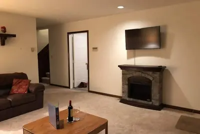 Image de Cozy Cabin Condo by the Mountain, 5mins to skiing!