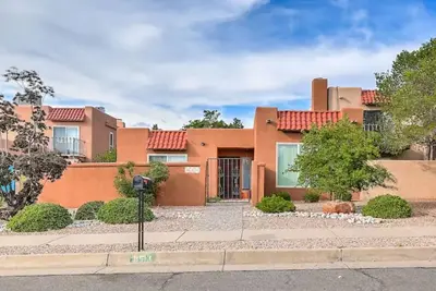 Image de Ne Heights Super Sweet 2brm/2bath Home!